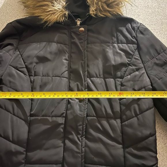 Le Château black long puffer jackets with faux fur trim hood - Picture 11 of 11